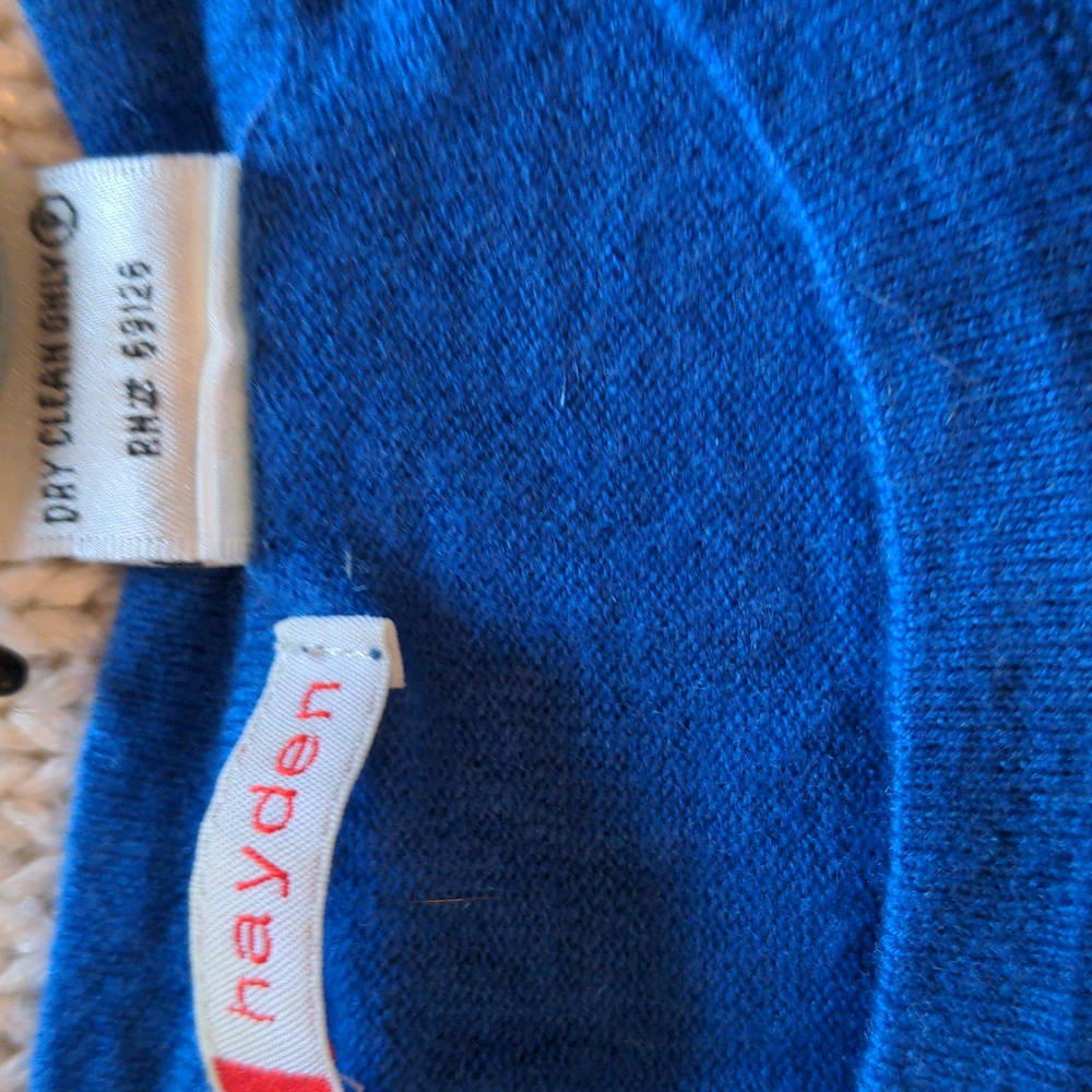 Hayden 100 percent cashmere sweater, Size M, EUC deep Blue, light weight , - Picture 4 of 6